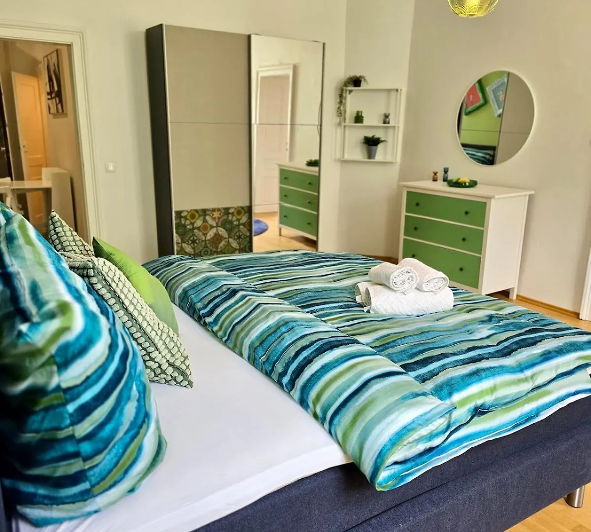 Lebe Im Kunstviertel Beim Hundertwasserhaus L Hg12 Vienna 0*,  Austria